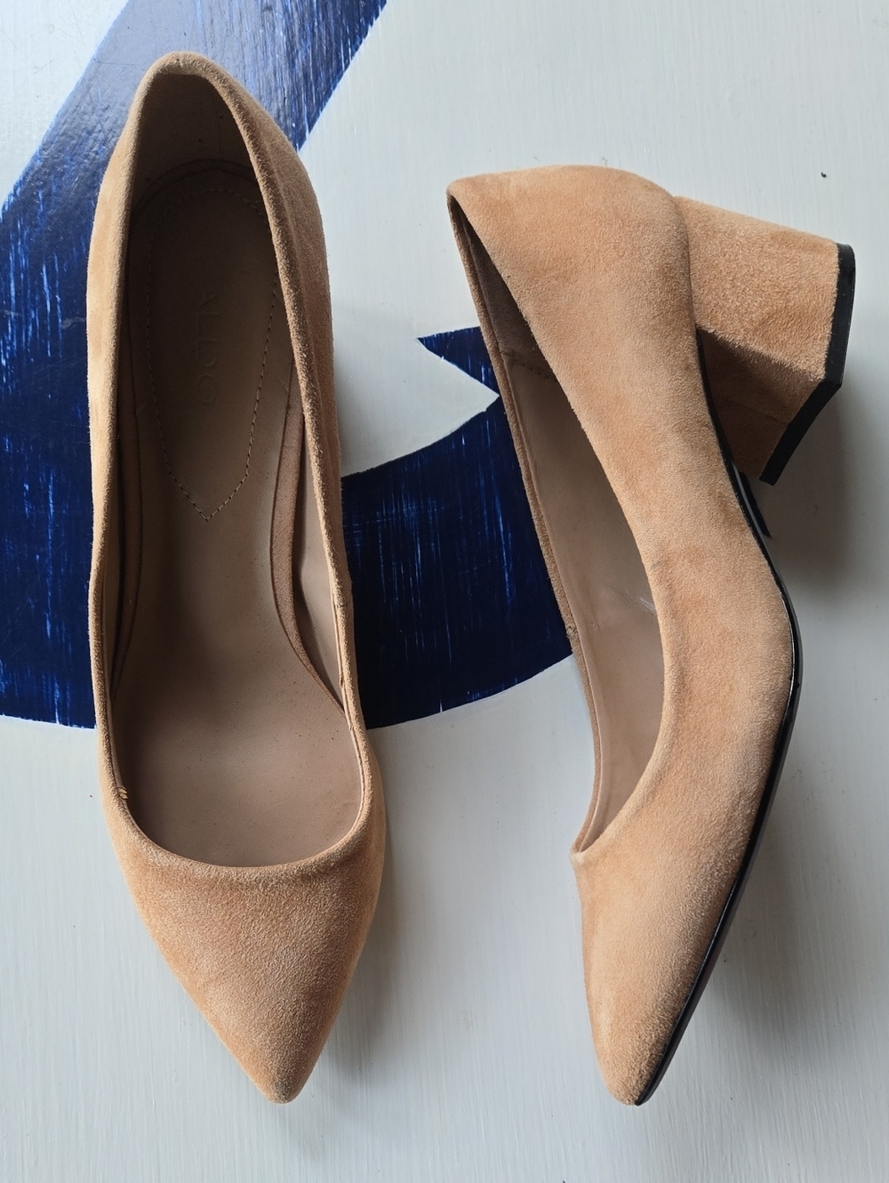Aldo Tan Suede Pointy Toe Chunky Heels Size 6.5